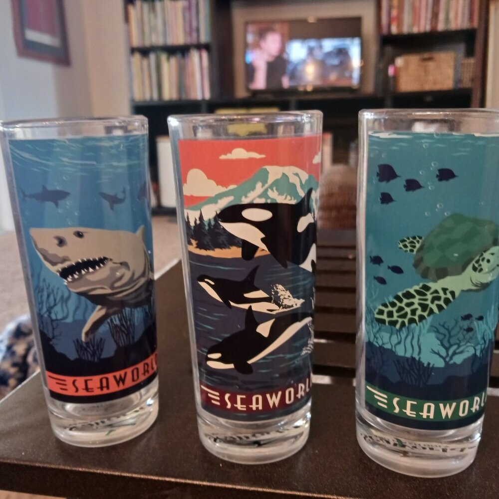 Set of Three 3 Sea World Pass Member Collectible 11 Ounce Glasses Tumblers 2009